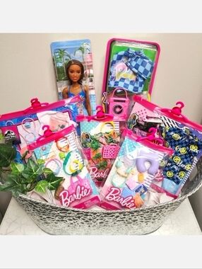 💖Barbie 7 PC Doll & Fashion Packs Set + 🆓️ SURPRISES! 🆕️